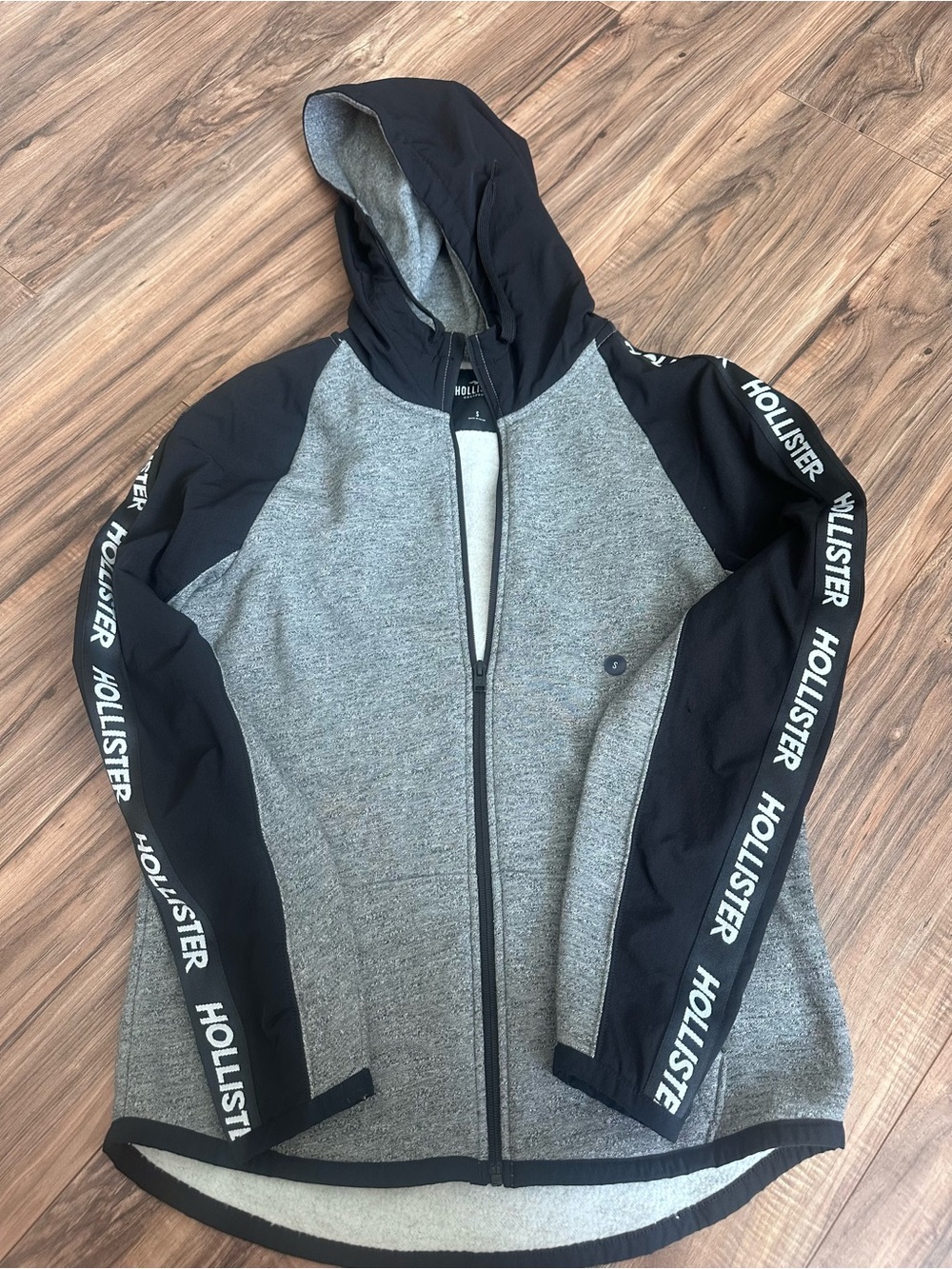 Hollister Men’s Gray Body with Black Sleeves & Hood Performance Zip Jacket